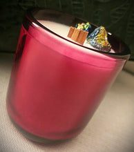Load image into Gallery viewer, Cranberry Woods 11oz Wood Wick Soy Candle
